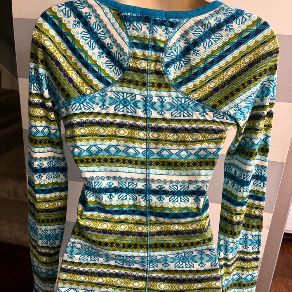 Colorful Patterned Tops - Picture 6 of 7